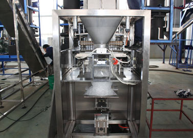 Fully-automatic ice packaging machine